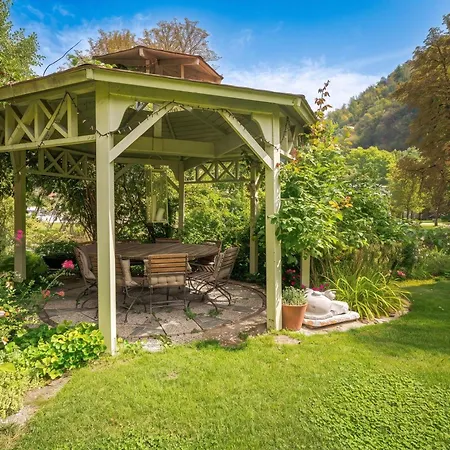 Jana's Garden House With Hot Tub *